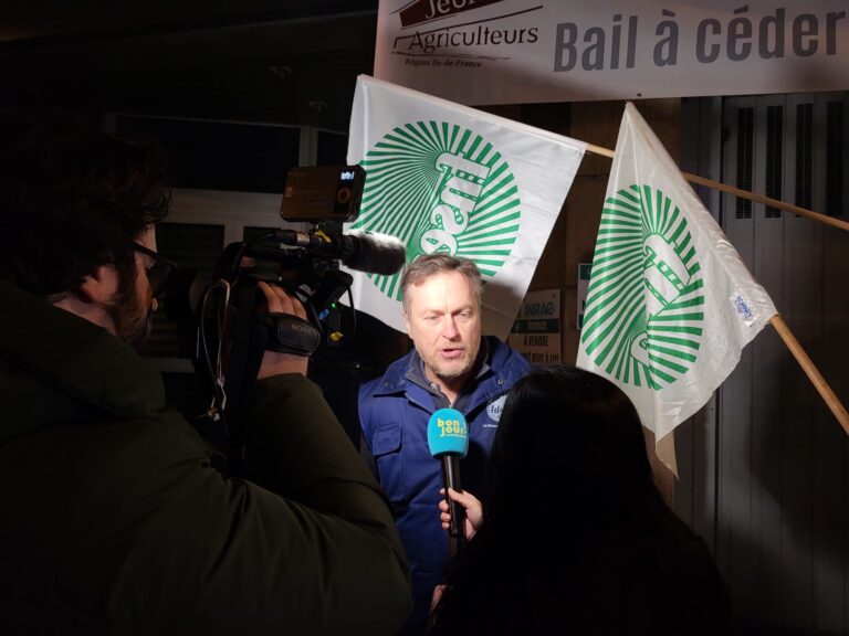 Lire la suite à propos de l’article Mobilisation du 28/11 : Actions coup de poing devant l’INRAE et l’ANSES